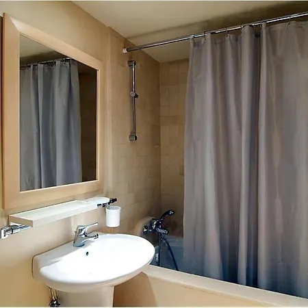 Villa Sleeps 10 With Pool Air Con And Wifi