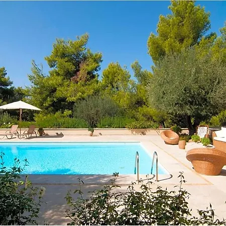 Sleeps 10 With Pool Air Con And Wifi