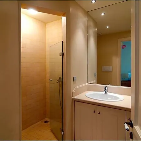Villa Sleeps 10 With Pool Air Con And Wifi *